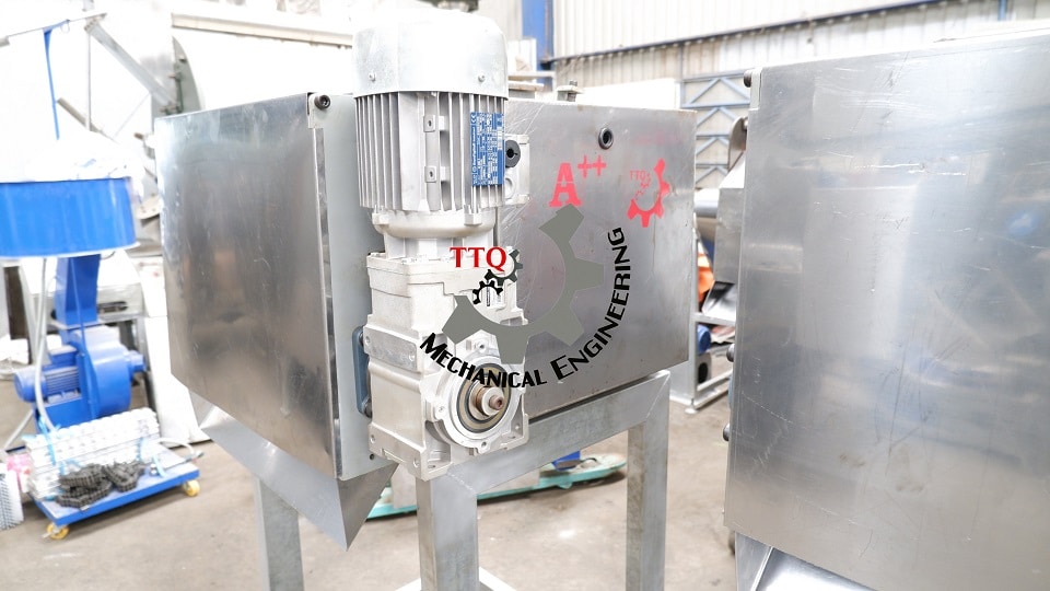 Cashew Cutting Machine
